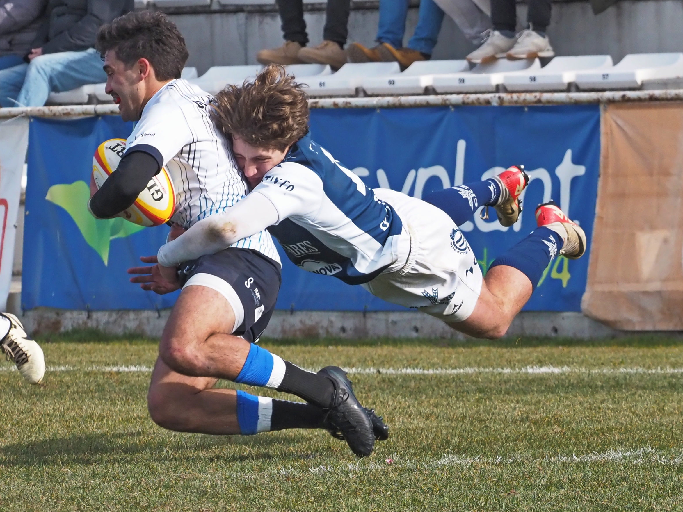 Placaje de Pablo Mateos emn un partido anterior FOTO: Valladoliddeporte